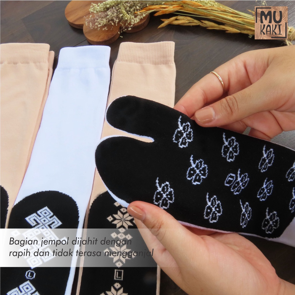 Kaos Kaki Jempol Muslimah Telapak Hitam Motif Karakter Mukaki