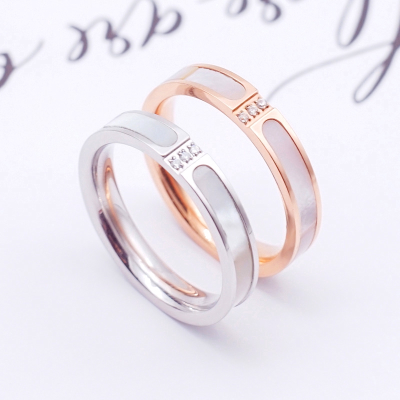 Cincin Emas Mawar Stainless  Aksesoris Perhiasan Fashion Wanita  Cincin Bergaya Tiga Berlian