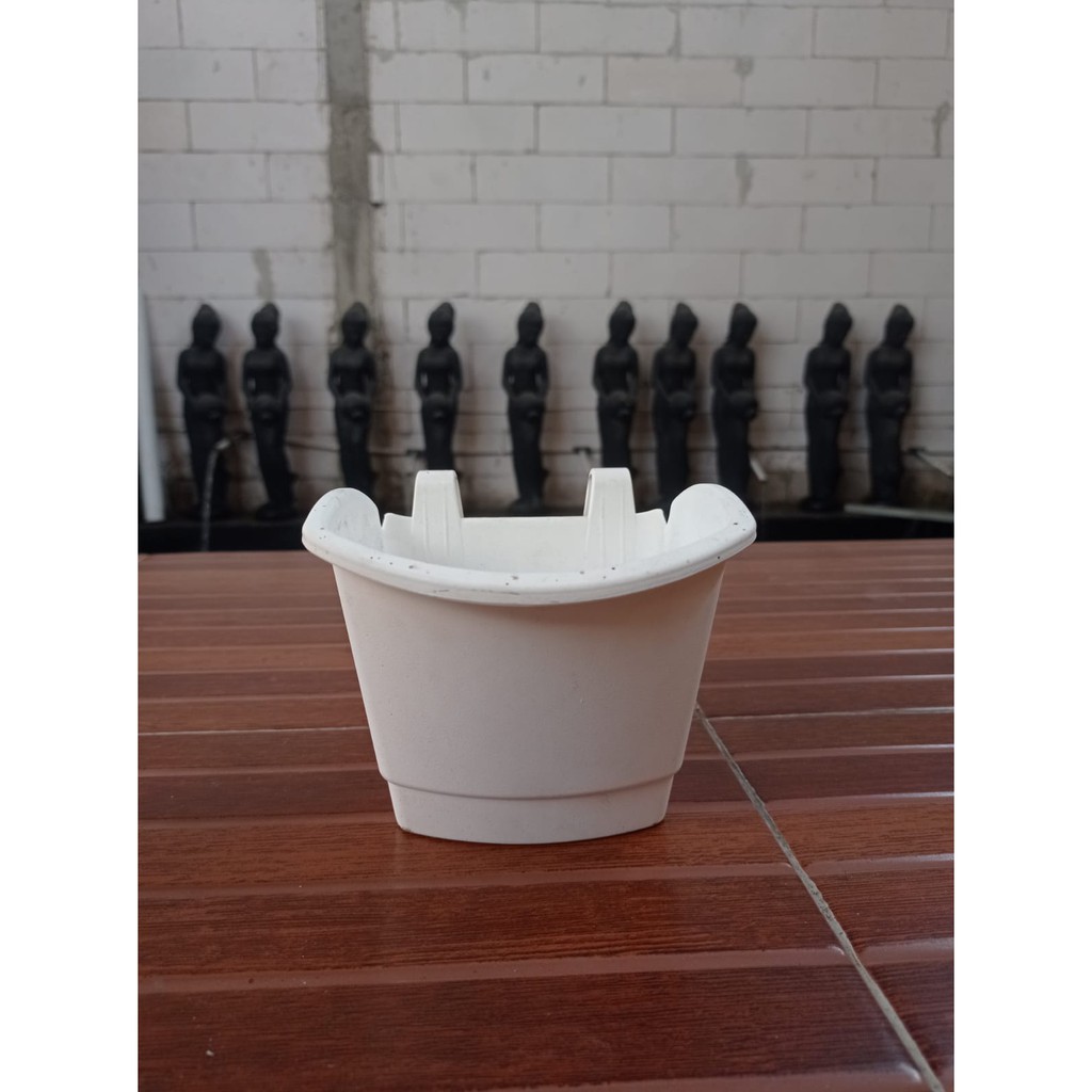 4 BH pot gantung putih kecil