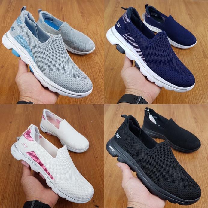 SEPATU WANITA SKECHERS / SKECHER GOWALK 5 PRIZED WOMEN ORIGINAL - HITAM, 36