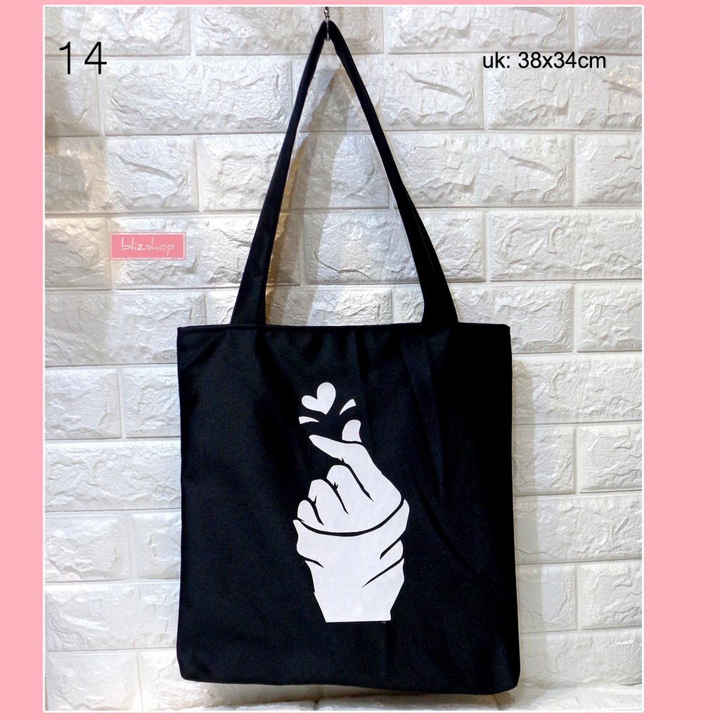 TOTEBAG HITAM RESLETING MOTIF CARAKTER