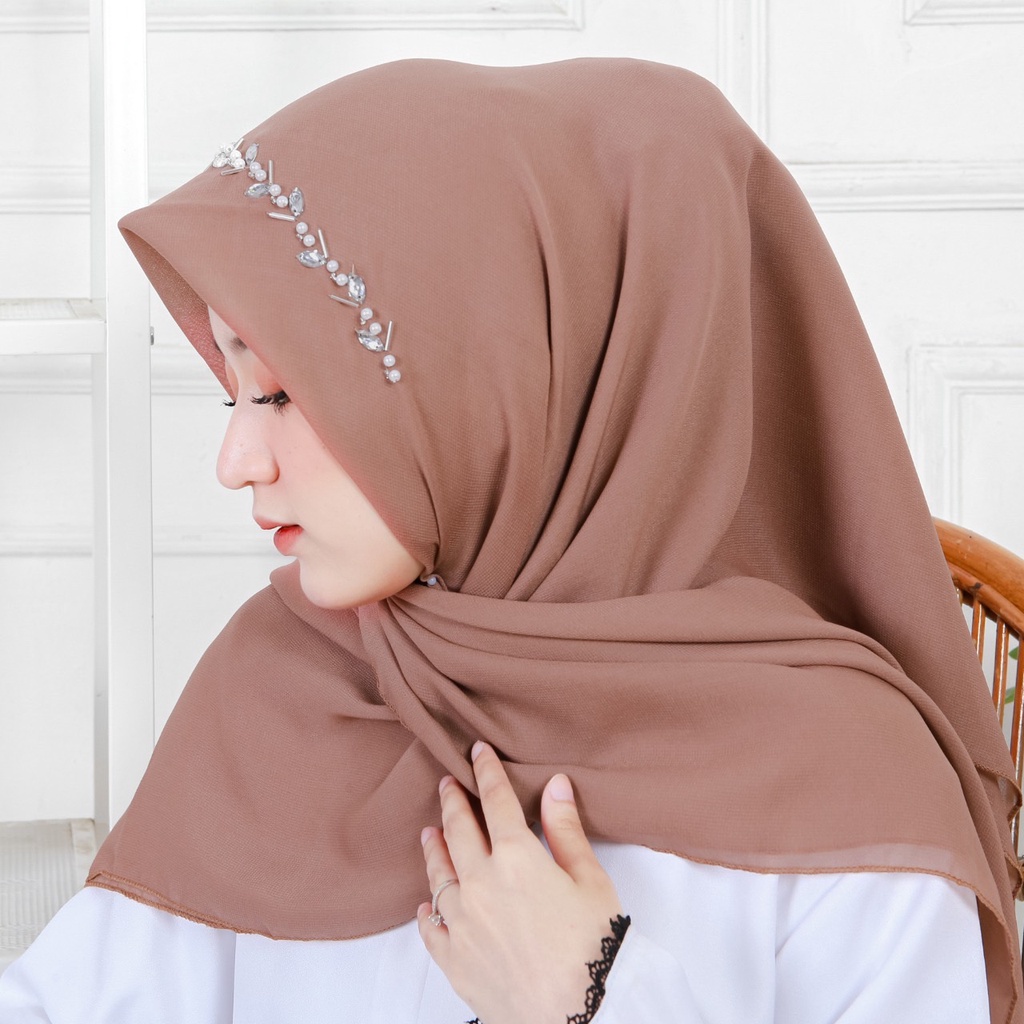 HIJAB SEGIEMPAT PREMIUM BELLA SQUARE PAYET BANDO MOTIF DAUN