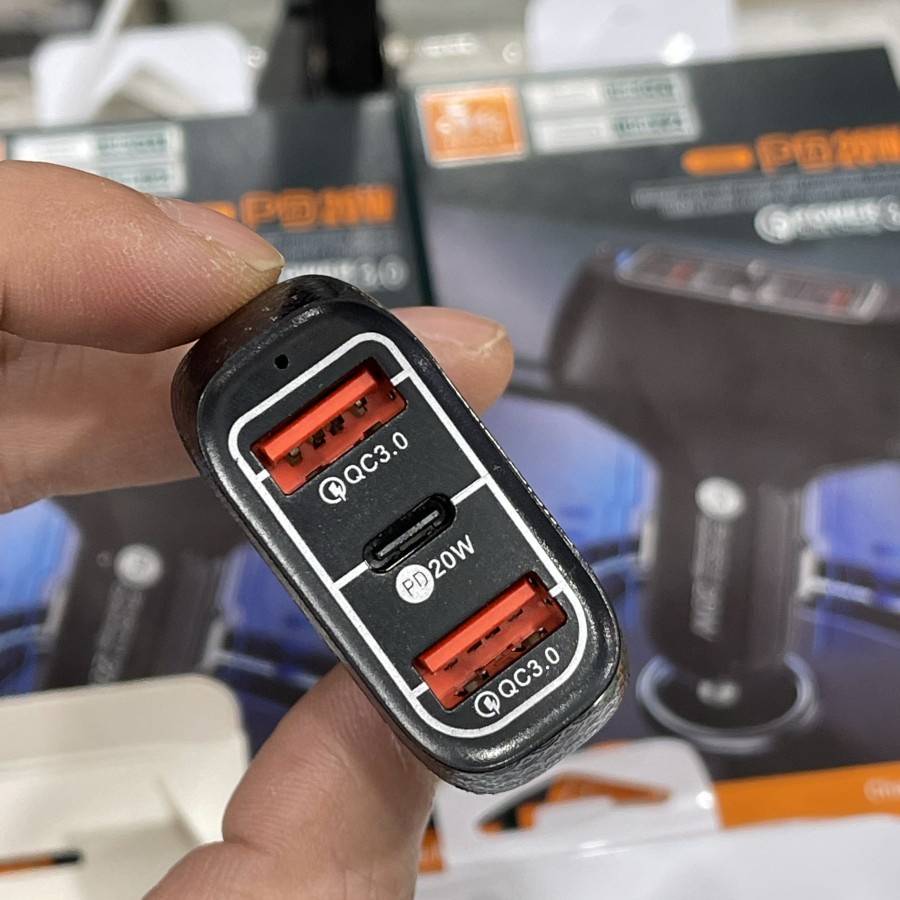 Charger mobil dan motor quick charging 3.0 3 in 1 2 usb port and 1 type-c port