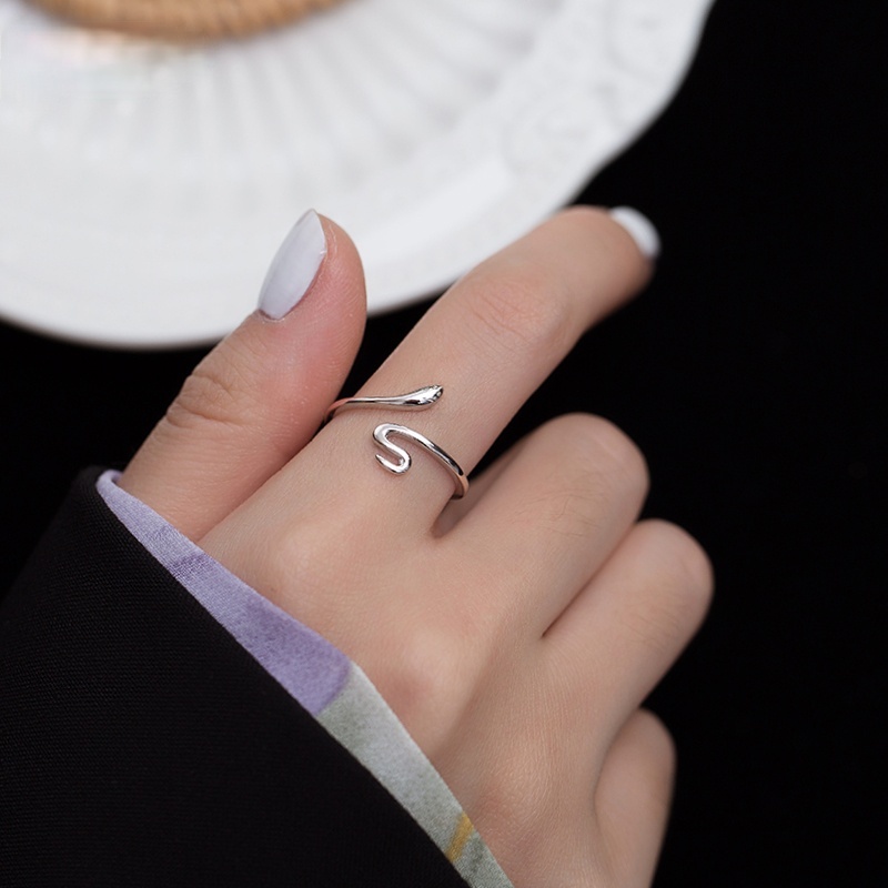 Cincin Jari Bentuk Ular Warna Silver Untuk Wanita