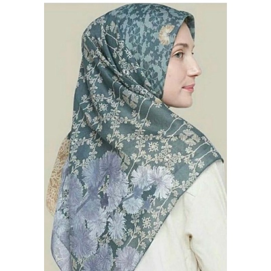 preloved riamiranda fobi scarf