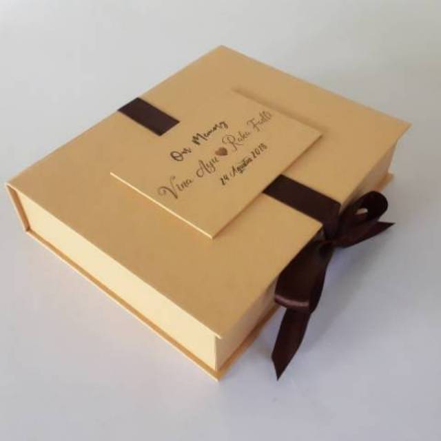 

Medium Size 25-30 cm Type Momo KLASIK/ Box Custom / Box Gift