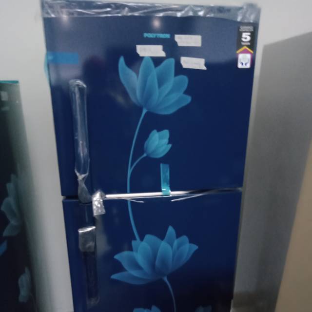 Lemari es 2 pintu polytron