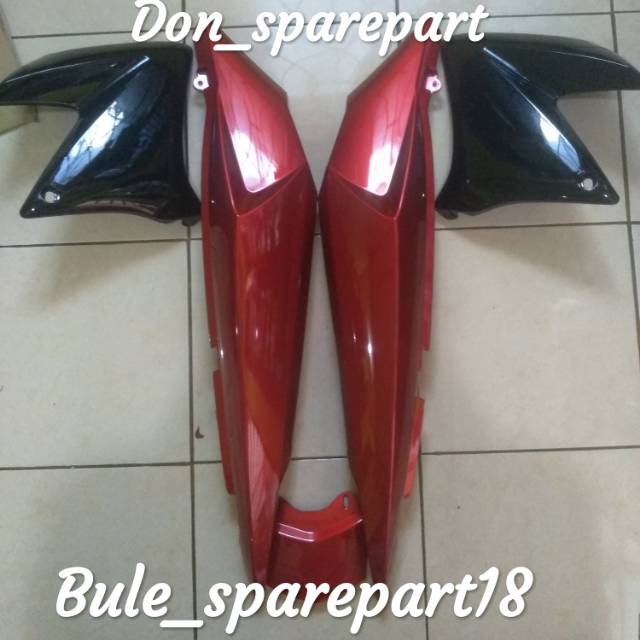 Yamaha vixion lama /old Cover Body belakang merah plus sayap