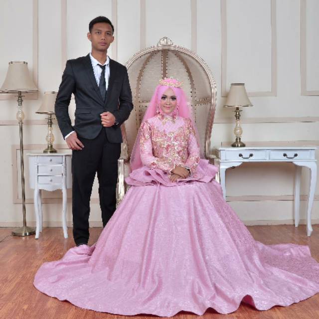 Gaun pengantin jaguar pink
