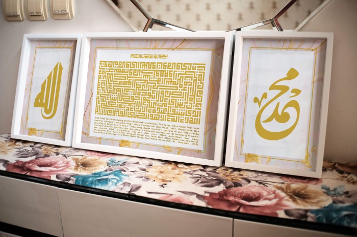 Hiasan dinding rumah kaligrafi ayat kursi allah muhammad kufi gold pink