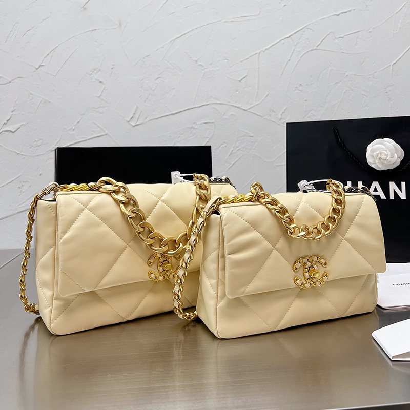 Chanel 19 series bag double C buckle feminine fashion bag.