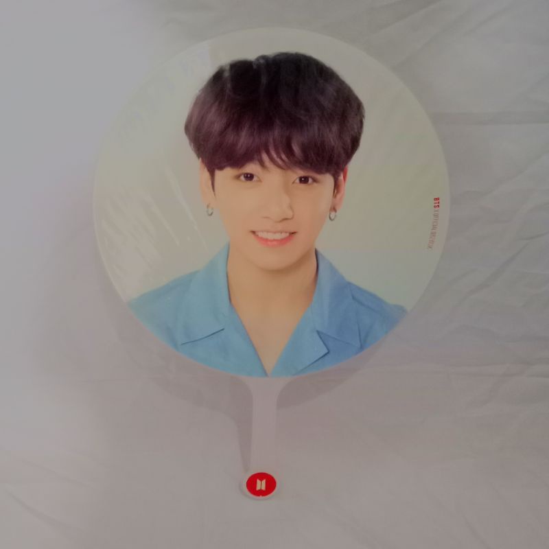Image picket love yourself tour jungkook, impick jeon jungkook, kipas konser bts