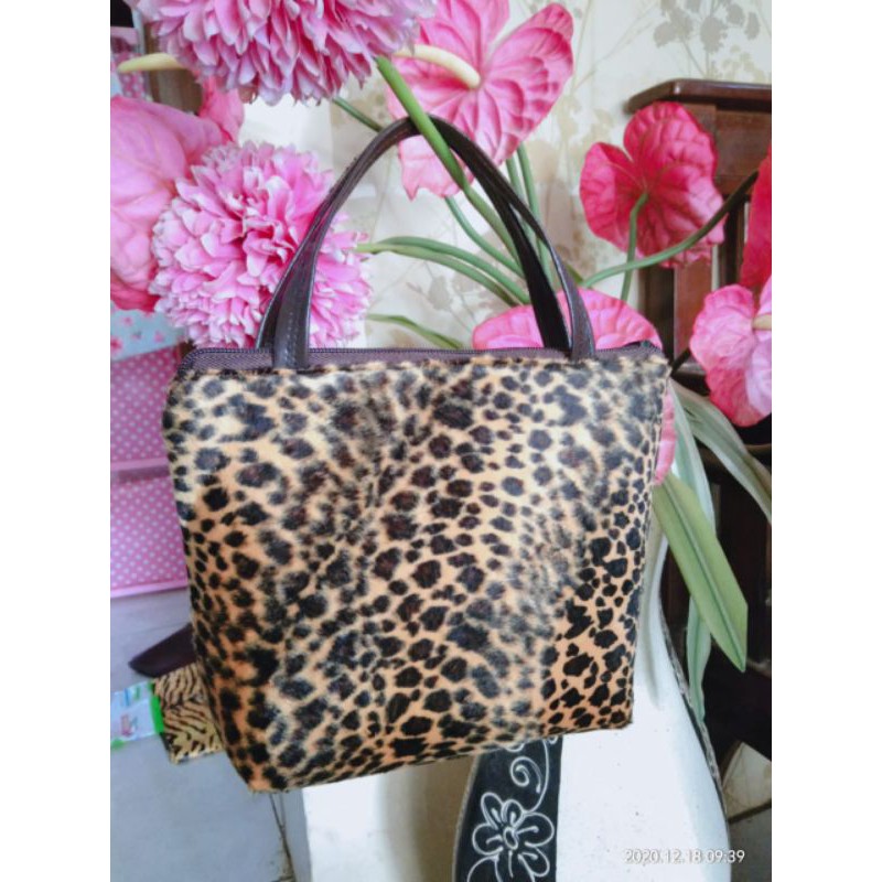 tas tenteng leopard  size sedang