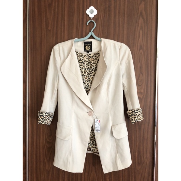 Blazer Putih corak macan