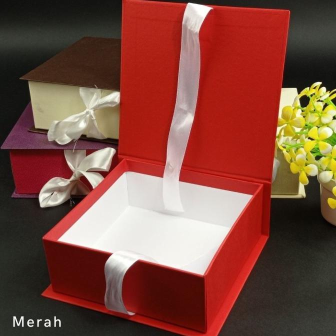 

[COD] Kotak Kado ukuran 17 cm x 17 cm x 7 cm [COD]