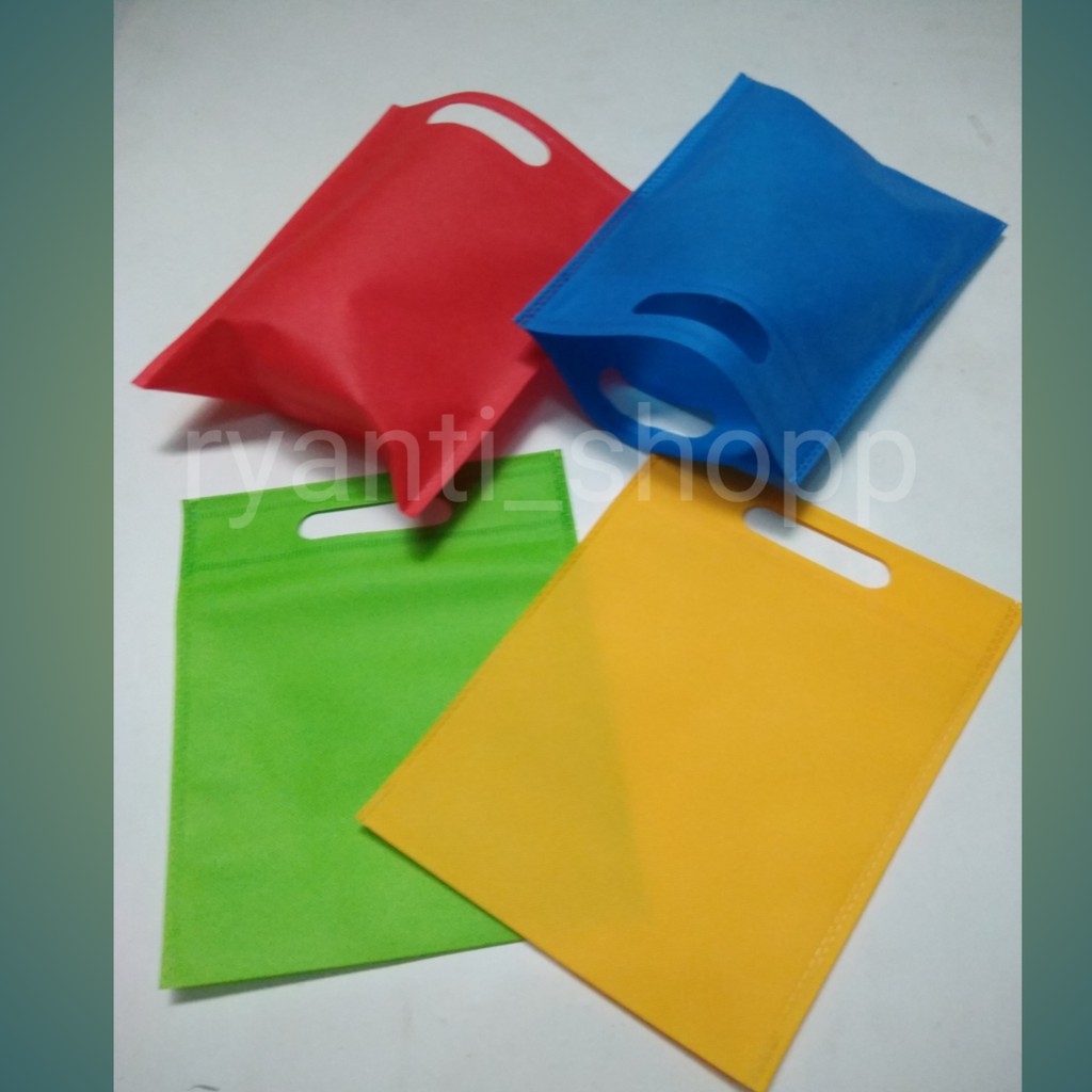 

PROMO MURAH 20x26 cm Tas spunbond / oval / kain / press / kantong / bag / goodie / souvenir