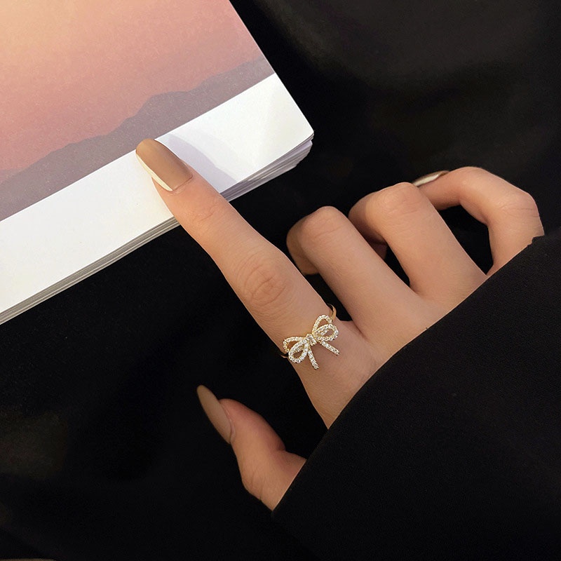 Cincin Jari Telunjuk Adjustable Desain Pita Full Berlian Imitasi Untuk Wanita