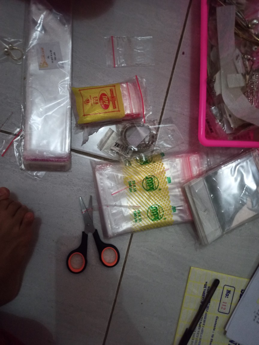 10 X 10 Cm Plastik Display / Sticker Tebal (100 Lbr) (lem) (plong Pl)