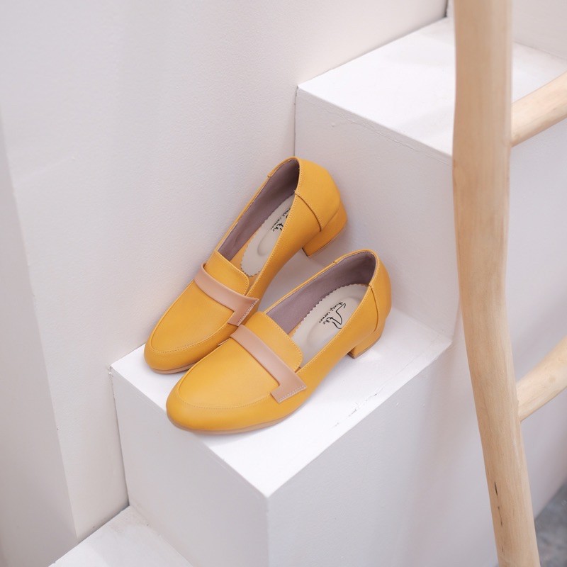 CURVEY HEELS - Sepatu wanita / Heels wanita/Loafers