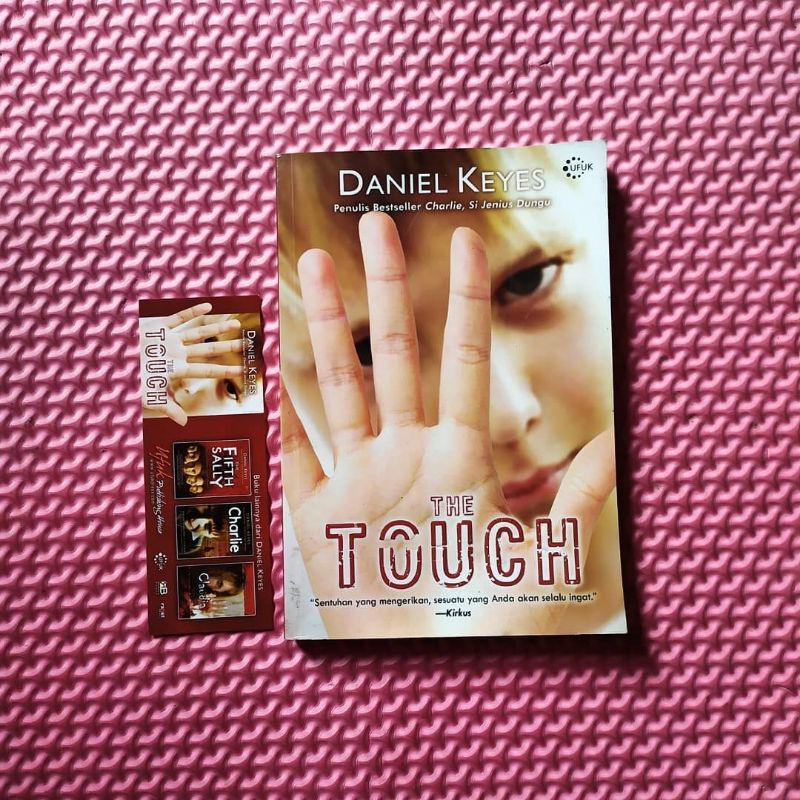 THE TOUCH. Daniel Keyes. Penulis 24 Wajah Billy. novel