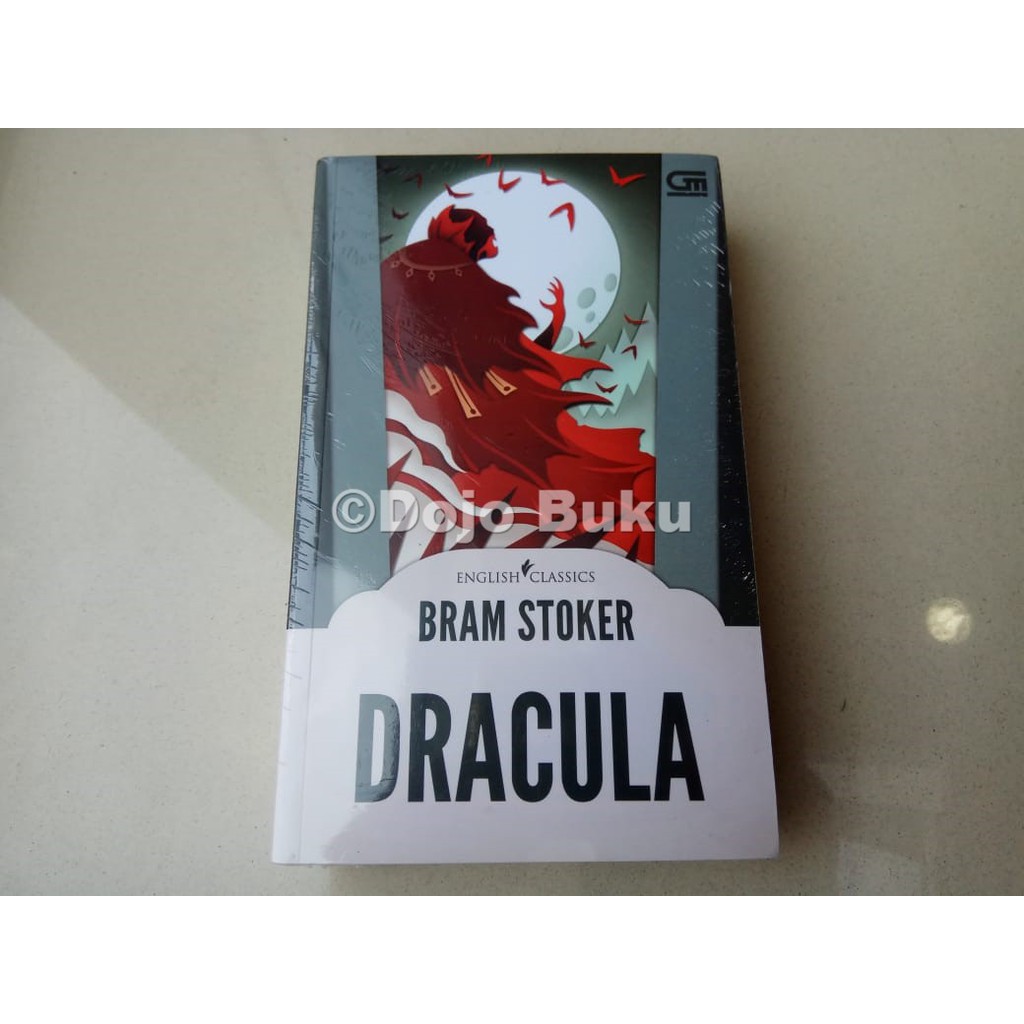 English Classics: Dracula by Bram Stoker