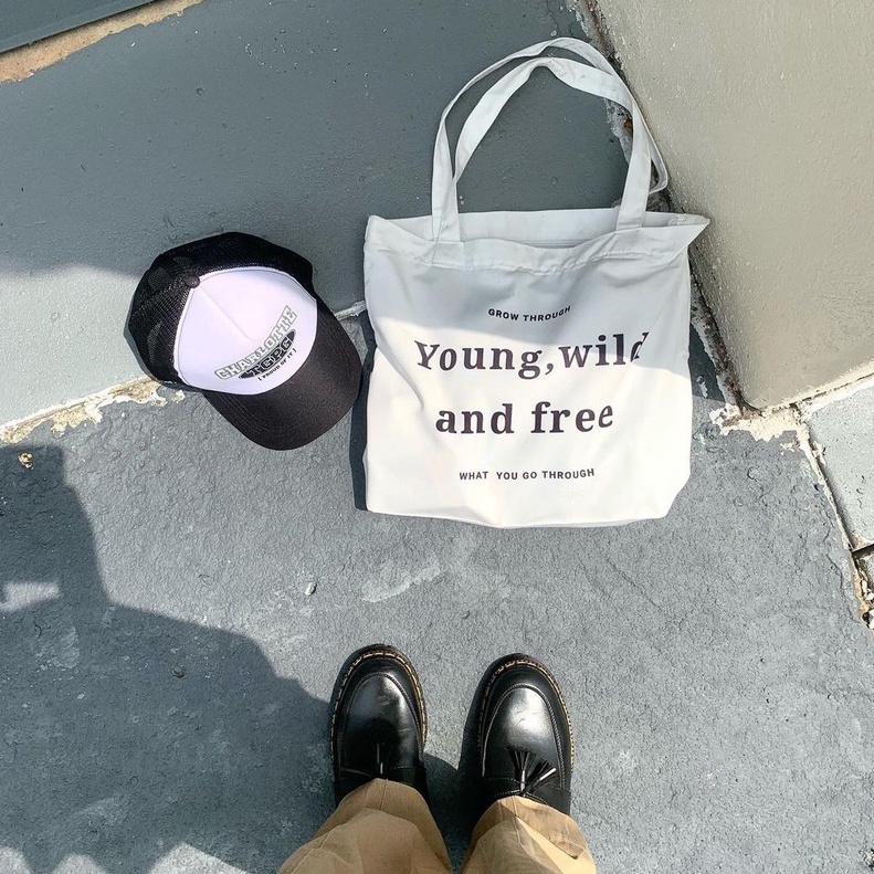 (colony) TOTE BAG  QUOTE &quot;YOUNGWILD&quot;