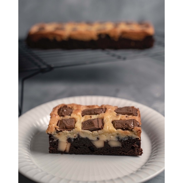 

Silvercheese Brownie Slice