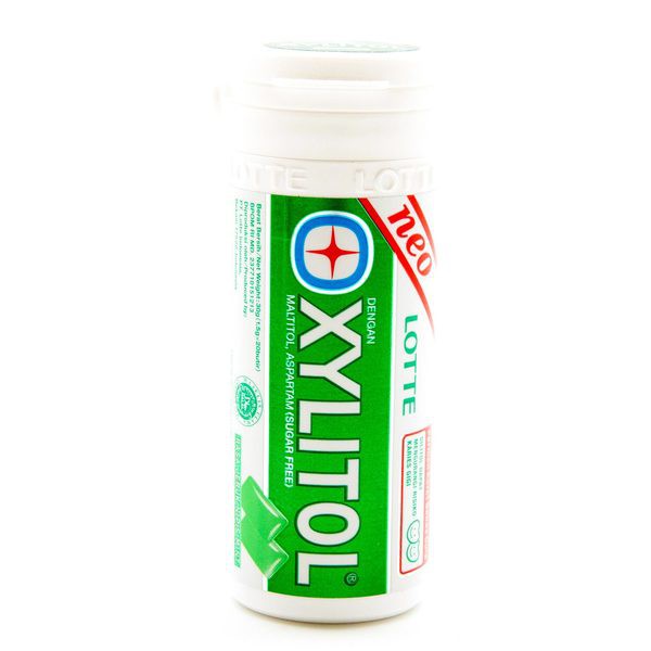 

LOTTE XYLITOL Lime Mint Chewing Gum - Permen Karet Rasa Jeruk Nipis Mint Kemasan Botol 20 Butir