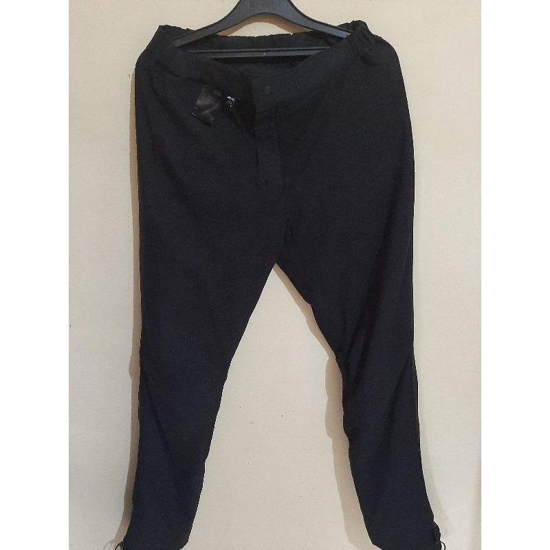 celana gunung uniqlo original second 85% seperti baru