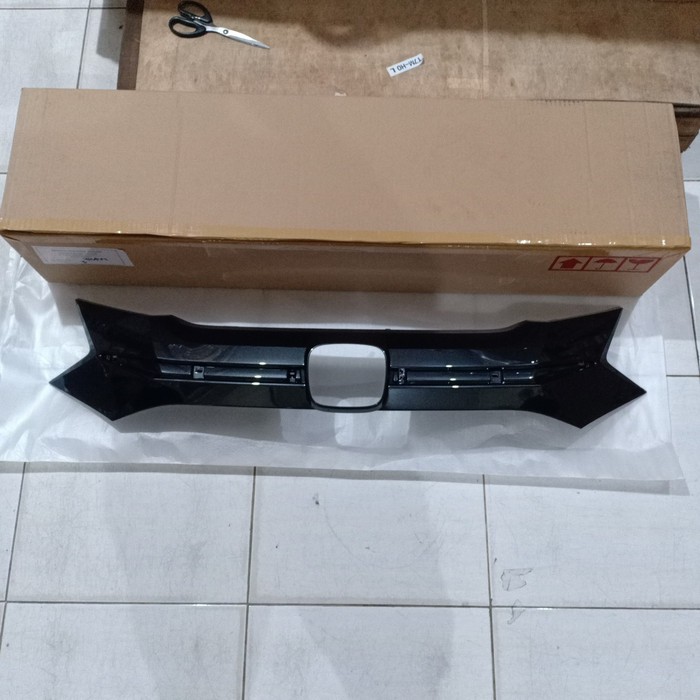 Grill Hitam HND HRV 2015-2018 Genuine