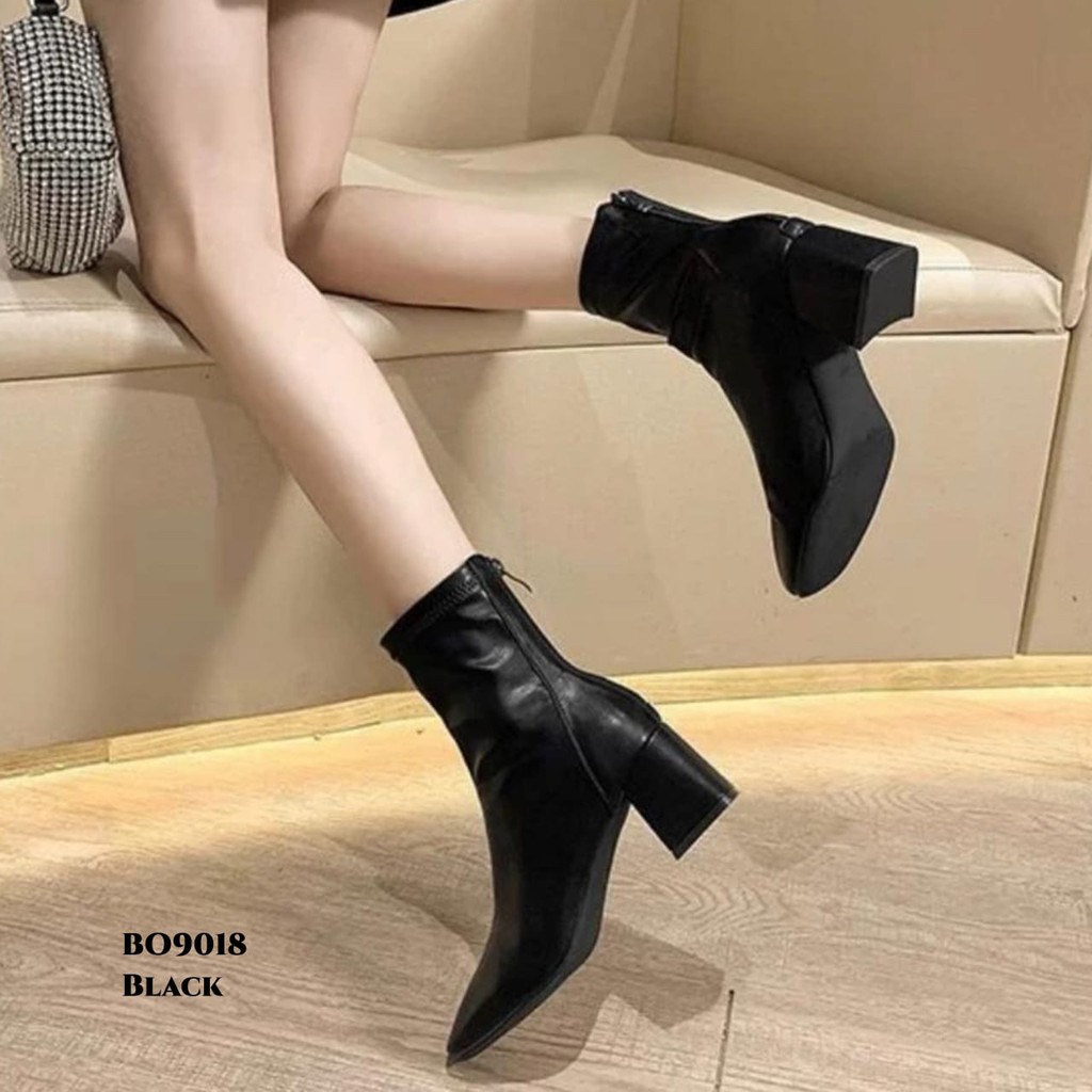 HS / Free box Sepatu Boots Wanita flat Fashion style  241