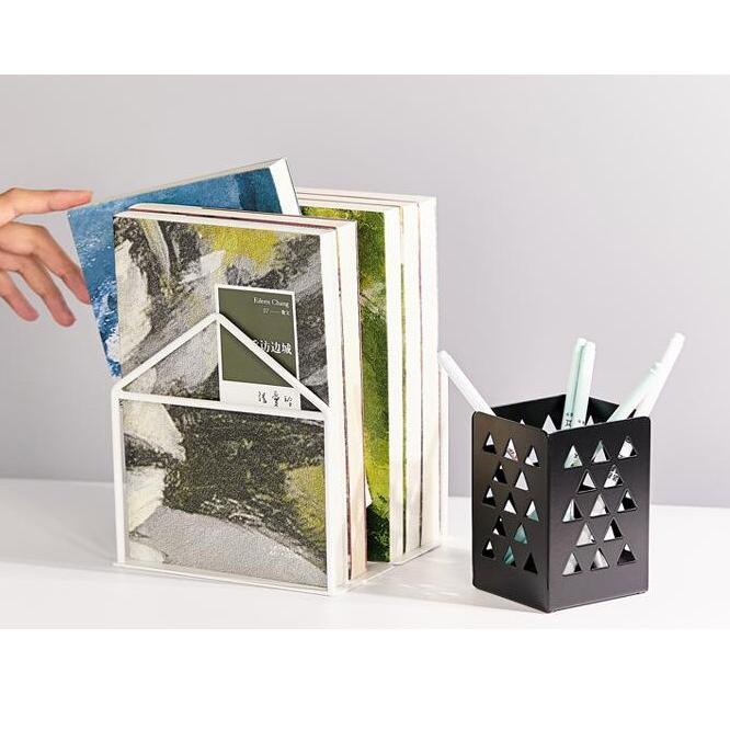 

[KODE PRODUK ABCMK3572] Pembatas Buku Besi (Anti Karat) / Sekat Buku / House Bookshelf