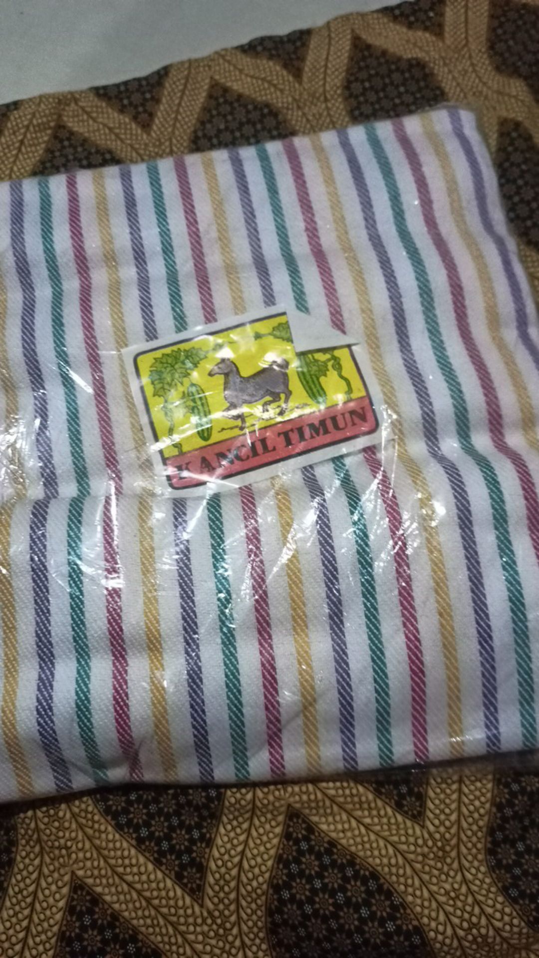 Selimut Garis Liris Rumah Sakit Cap Kancil Timun Motif Pelangi Lorek