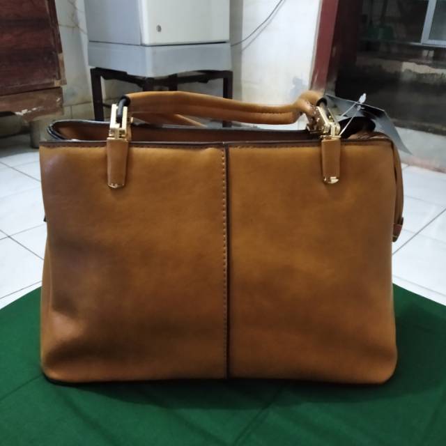 TAS KULIT MERK CATRIONA WARNA COKLAT - (BARU)