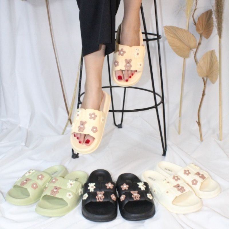 balance sandal slop wanita import /Sandal Slop wanita Import jelly Karet motif BUNGA Dan BERUANG/bal