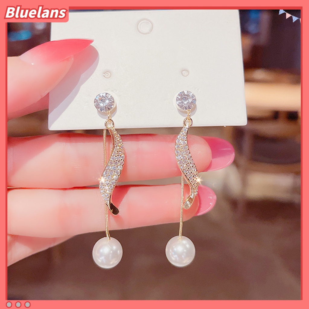 1 Pasang Anting Juntai Bentuk Keriting Aksen Berlian Imitasi Anti Korosuption Untuk Wanita
