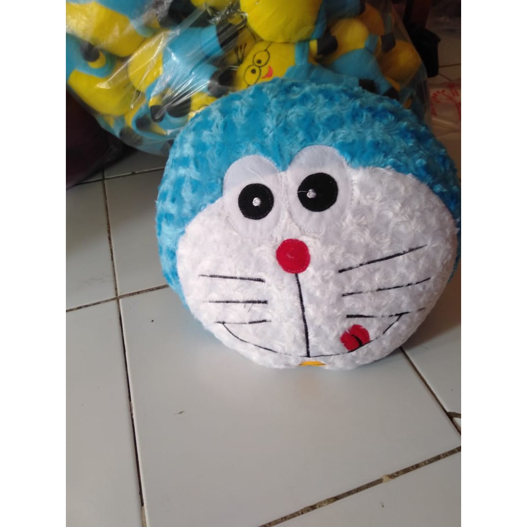 Bantal Kepala Karakter Doraemon