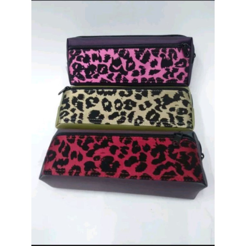 

Tempat pensil motif cnx