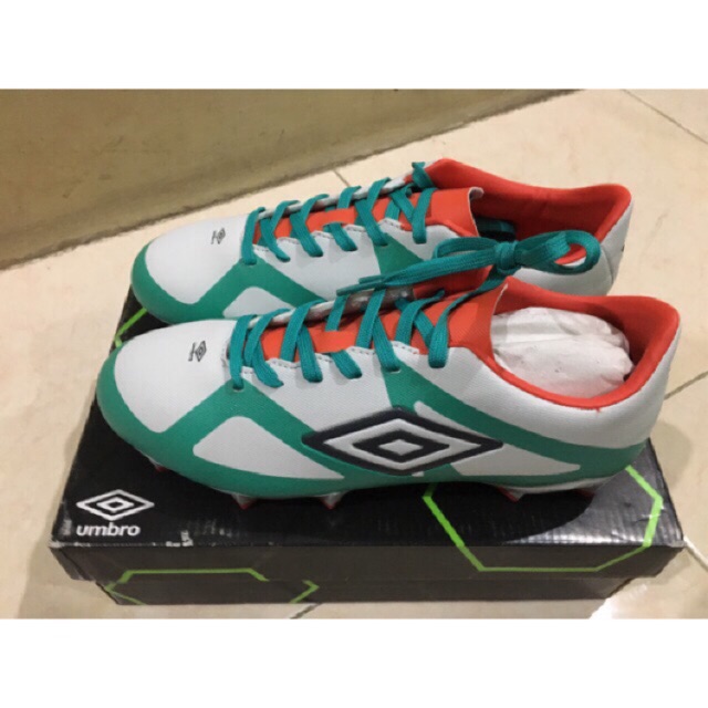 Sepatu Bola Umbro Velocita III Club HG