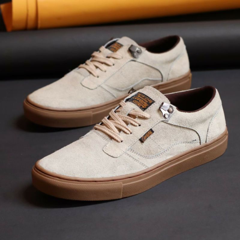 Sepatu Sneakers Casual Kasual Kets Santai Kuliah Sekolah Original Kulit Suede Lembut Berkualitas