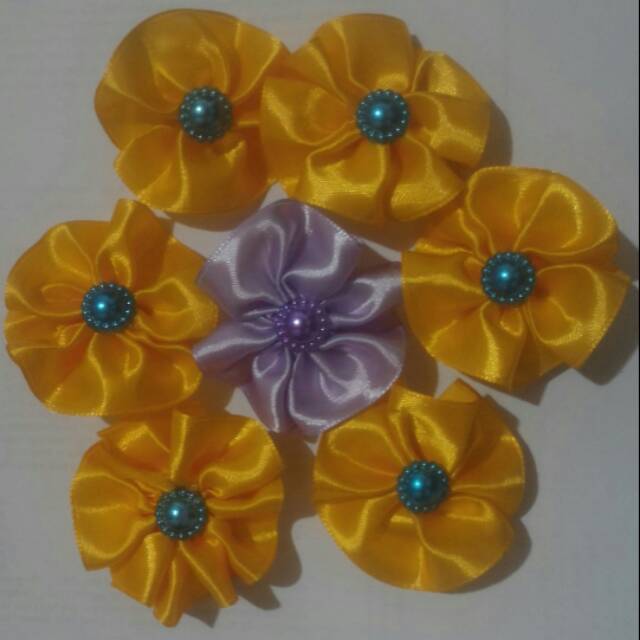 

TERMURAH!! Souvenir pernikahan bunga pita satin