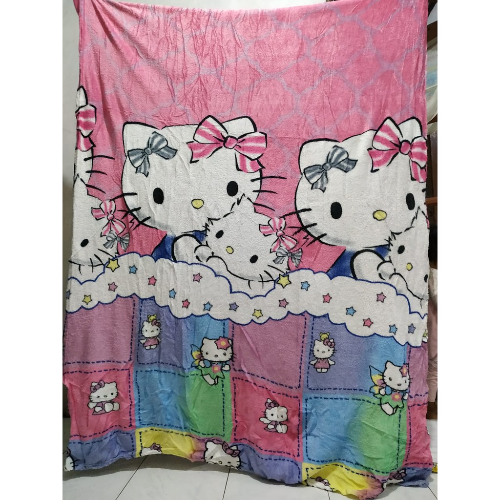 Selimut Karakter motif anak laki-laki dan perempuan