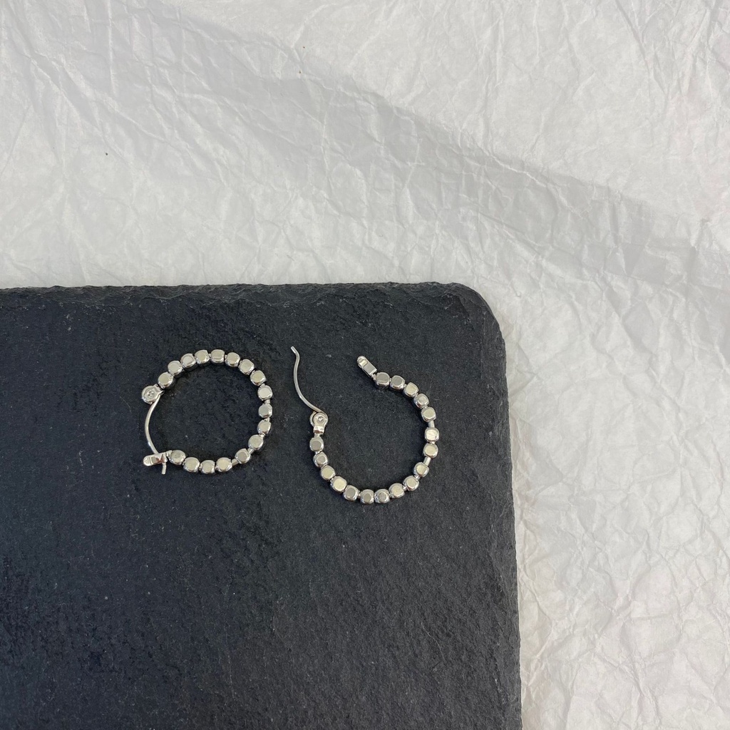 Anting Hoop Bentuk Bola Bahan Logam Warna Emas Untuk Wanita