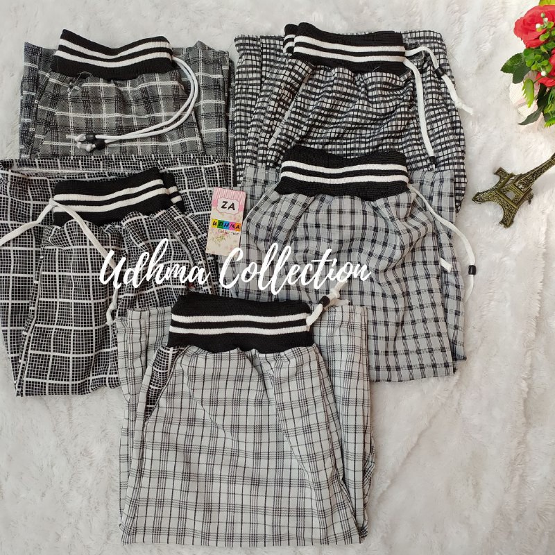 Celana Pendek Pria Rib Motif Kotak