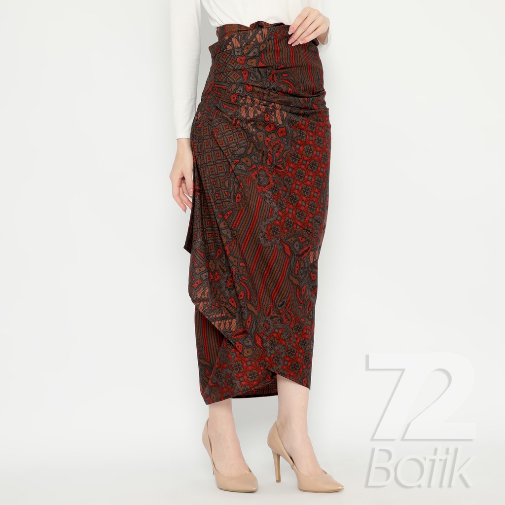 BATIK COUPLE MODERN  Kemeja Rok Lilit Instan Batik Pria Lengan Panjang Slimfit Premium Hitam Merah 728792 Cap 72 - Baju Kemeja Atasan Pakaian Batik Couple Cople Pria Cowok Laki Laki Remaja Keluarga Lengan Panjang Modern Slimfit Premium Kekinian