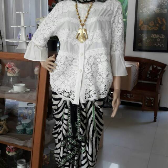 Blouse Putih Bordir / Atasan Bordir /Atasan Cewek