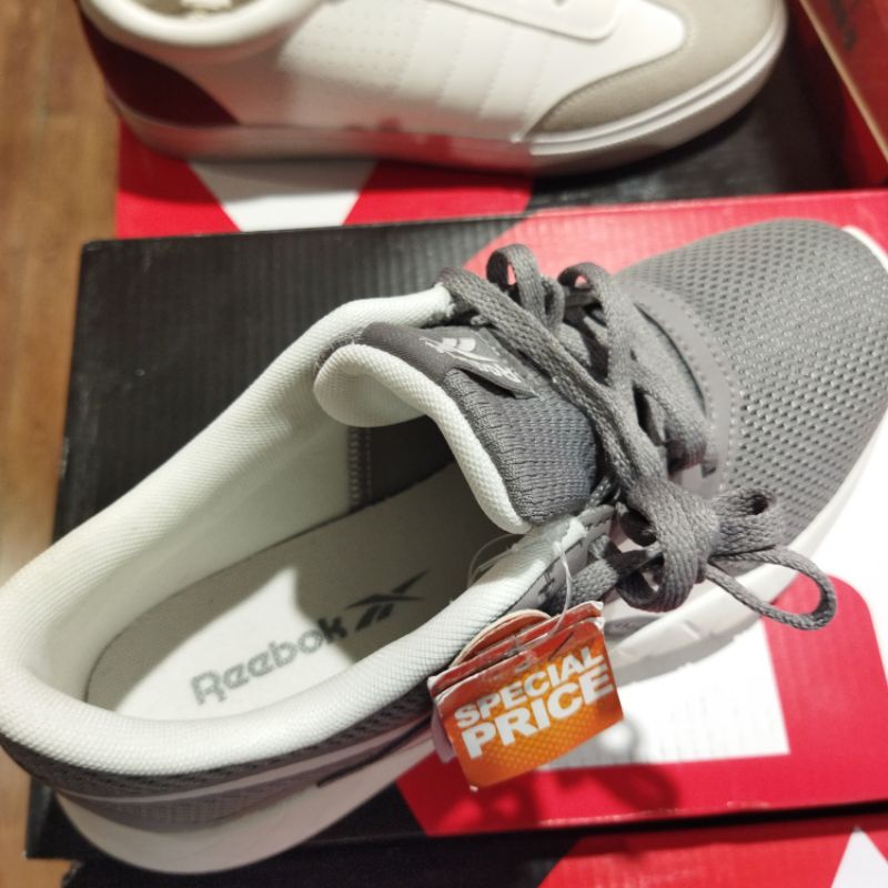 SEPATU SNEAKER REBOOK #ORIGINAL GARANSI RETUR. BARU BUKAN SECOND BUKAN KW KW AN. ORI