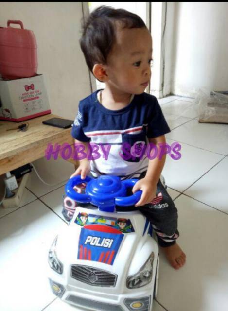mainan mobil polisi bisa dinaiki