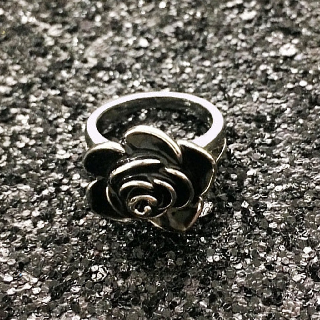 Hu Hu Hu Hu Hu Alat Bantu Pasang Kacamata♡ Cincin Wanita Bahan Alloy Warna Silver Bentuk Bunga Mawar Mekar Untuk Pesta Cocktail