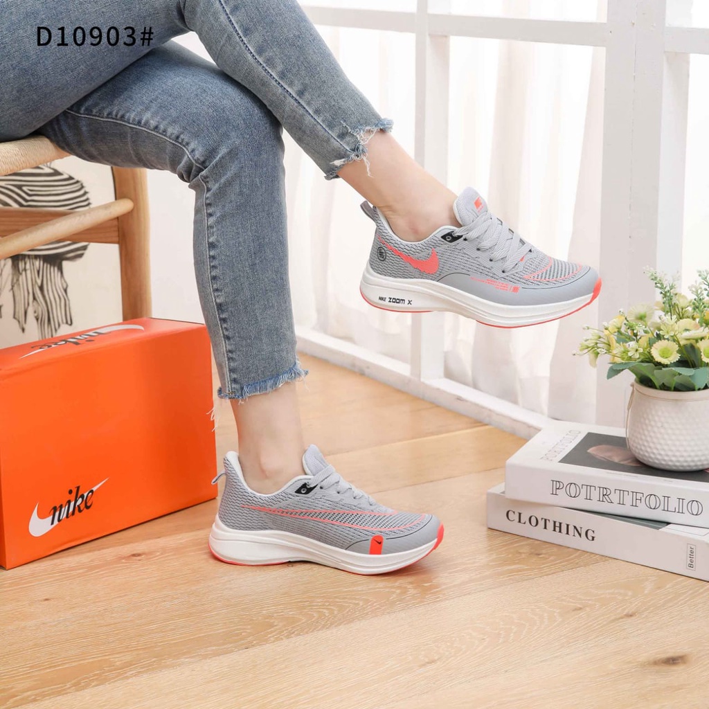 Zoom Running With Canvas Logo Women Shoes  D10903